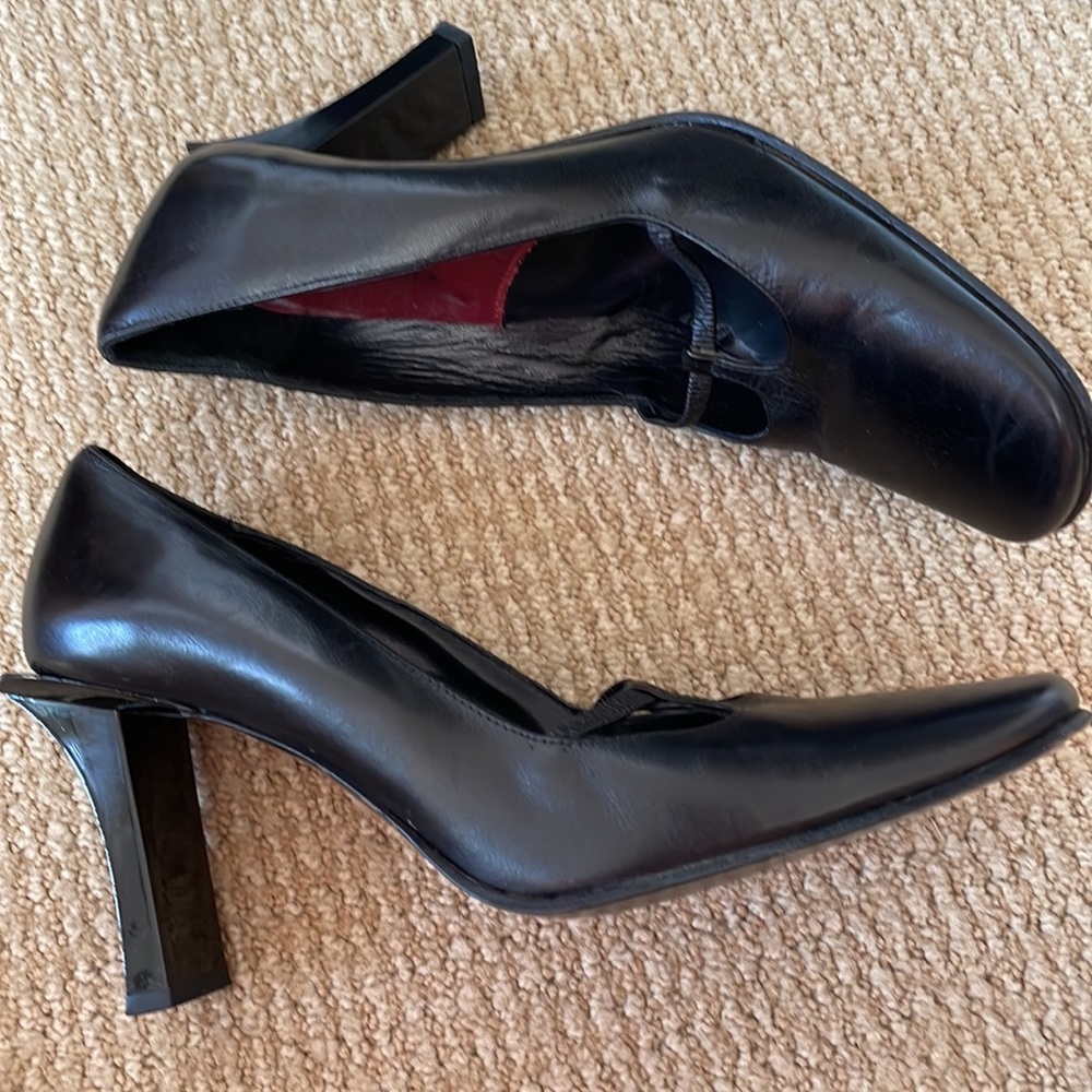 Vintage BCBG max azria black leather square cut out toe with patent leather heel